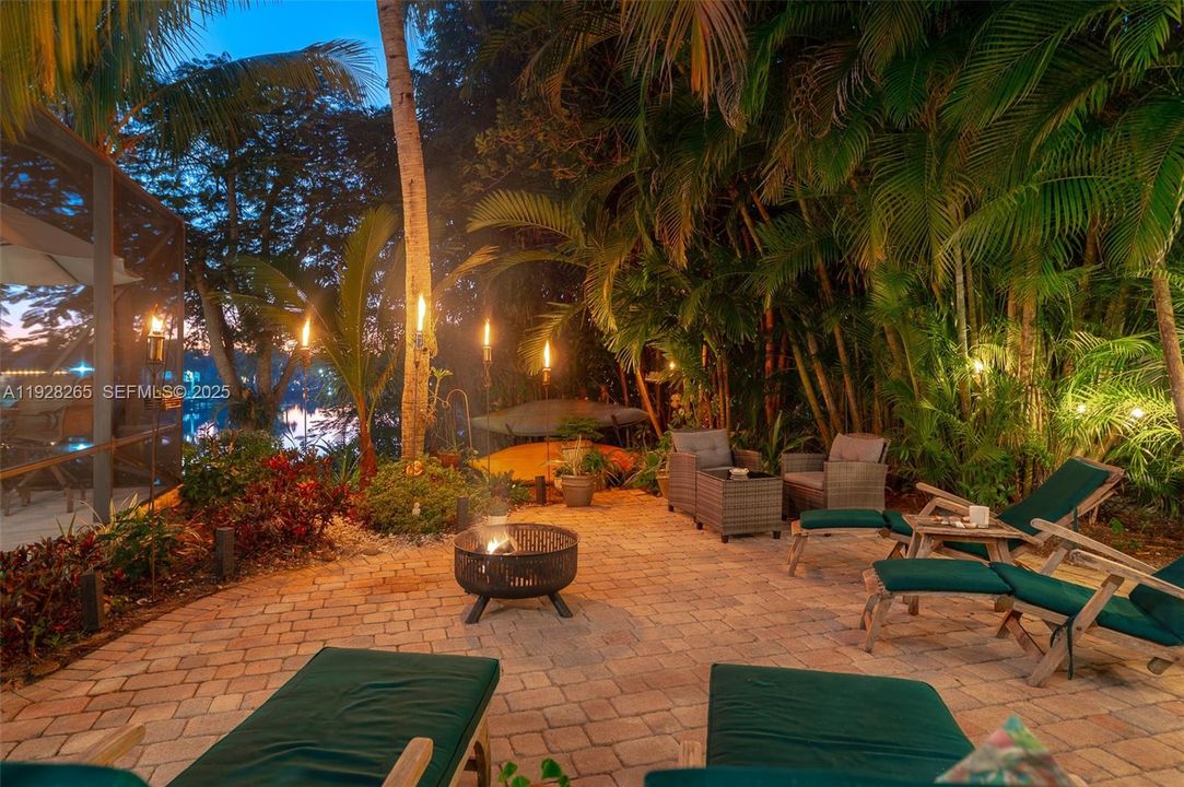 出租: $13,500 (4 贝兹, 2 浴室, 2489 平方英尺)