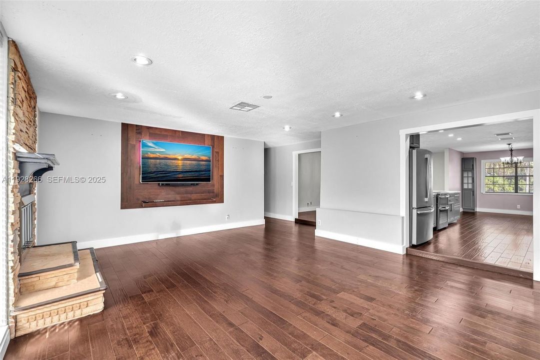 En Venta: $829,997 (3 camas, 2 baños, 2029 Pies cuadrados)