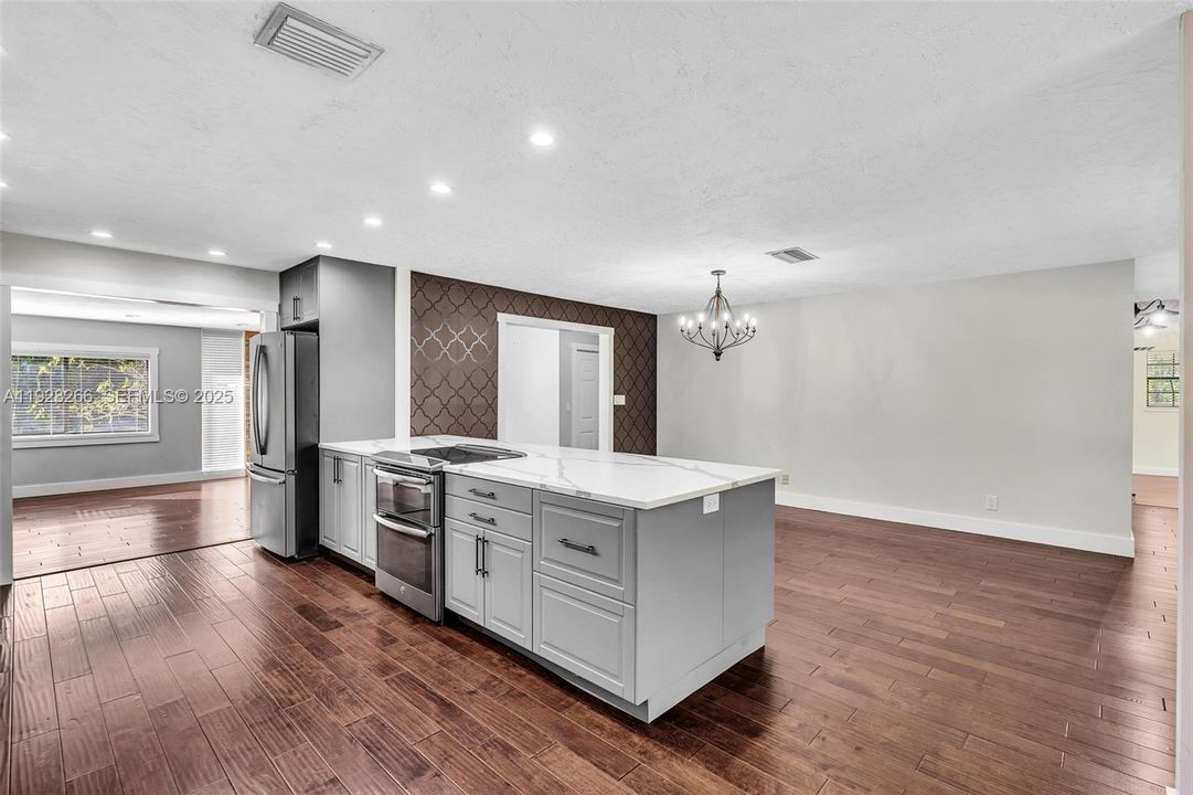 En Venta: $829,997 (3 camas, 2 baños, 2029 Pies cuadrados)