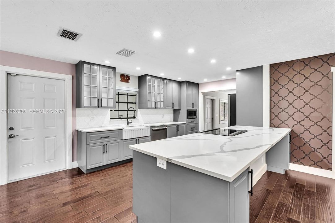 En Venta: $829,997 (3 camas, 2 baños, 2029 Pies cuadrados)