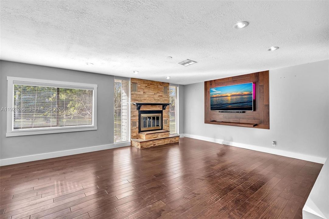 En Venta: $829,997 (3 camas, 2 baños, 2029 Pies cuadrados)