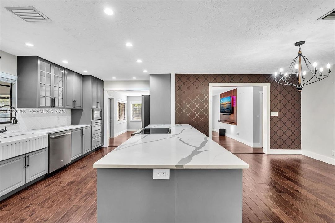 En Venta: $829,997 (3 camas, 2 baños, 2029 Pies cuadrados)