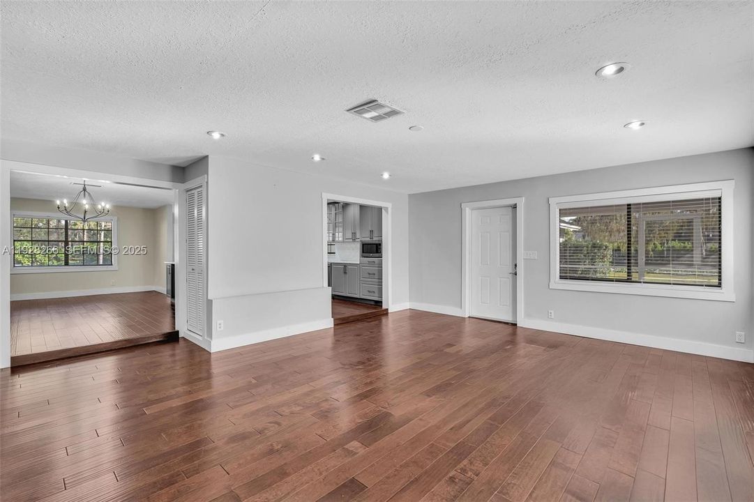 En Venta: $829,997 (3 camas, 2 baños, 2029 Pies cuadrados)