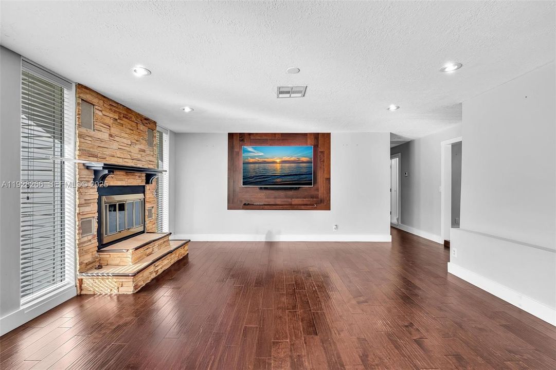 En Venta: $829,997 (3 camas, 2 baños, 2029 Pies cuadrados)