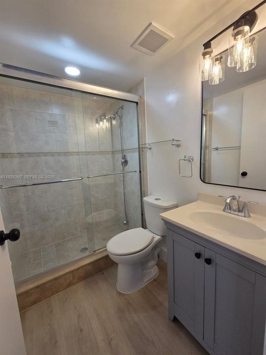 For Rent: $1,950 (2 beds, 2 baths, 760 Square Feet)