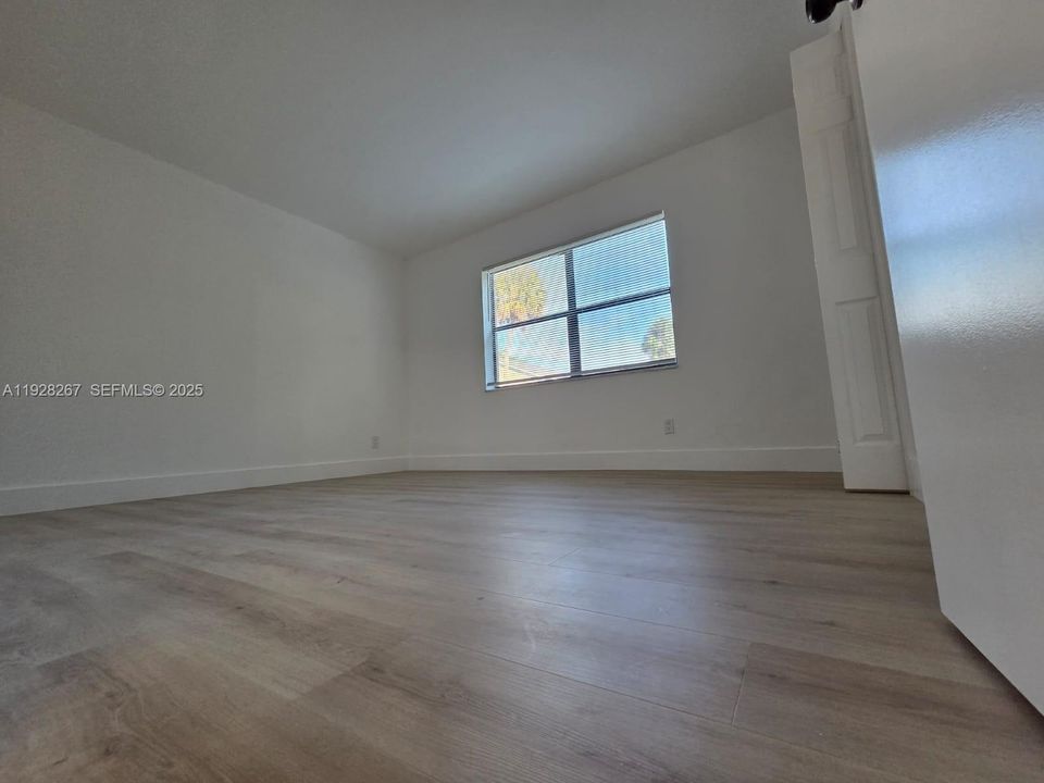 For Rent: $1,950 (2 beds, 2 baths, 760 Square Feet)