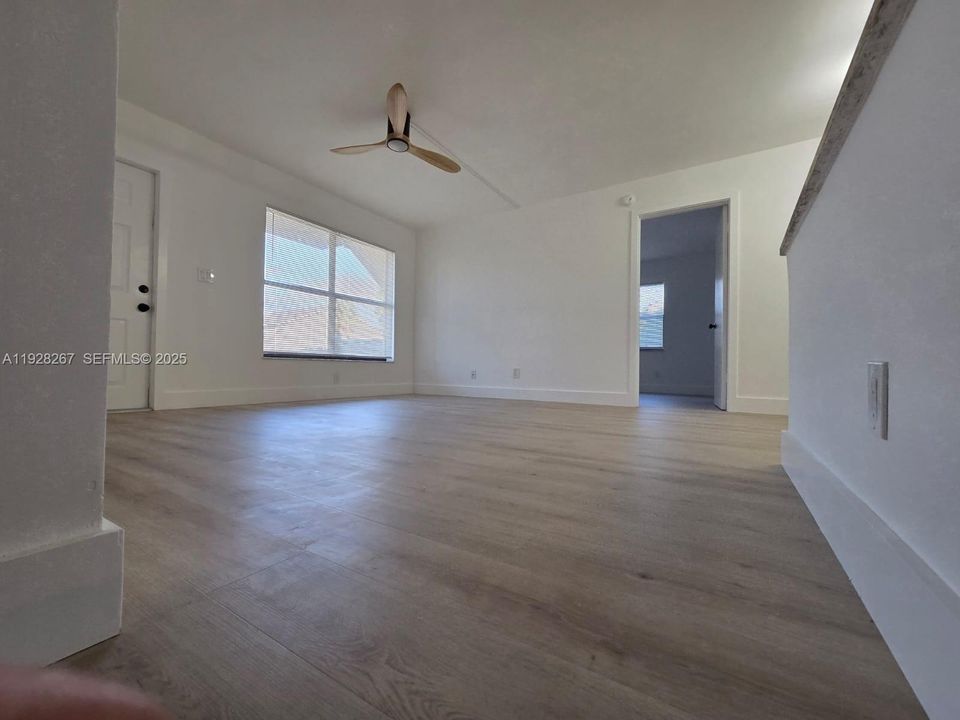 For Rent: $1,950 (2 beds, 2 baths, 760 Square Feet)