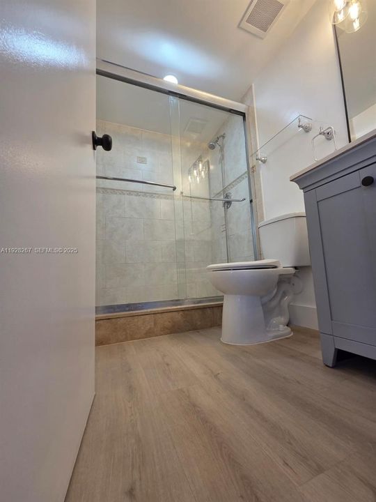 For Rent: $1,950 (2 beds, 2 baths, 760 Square Feet)