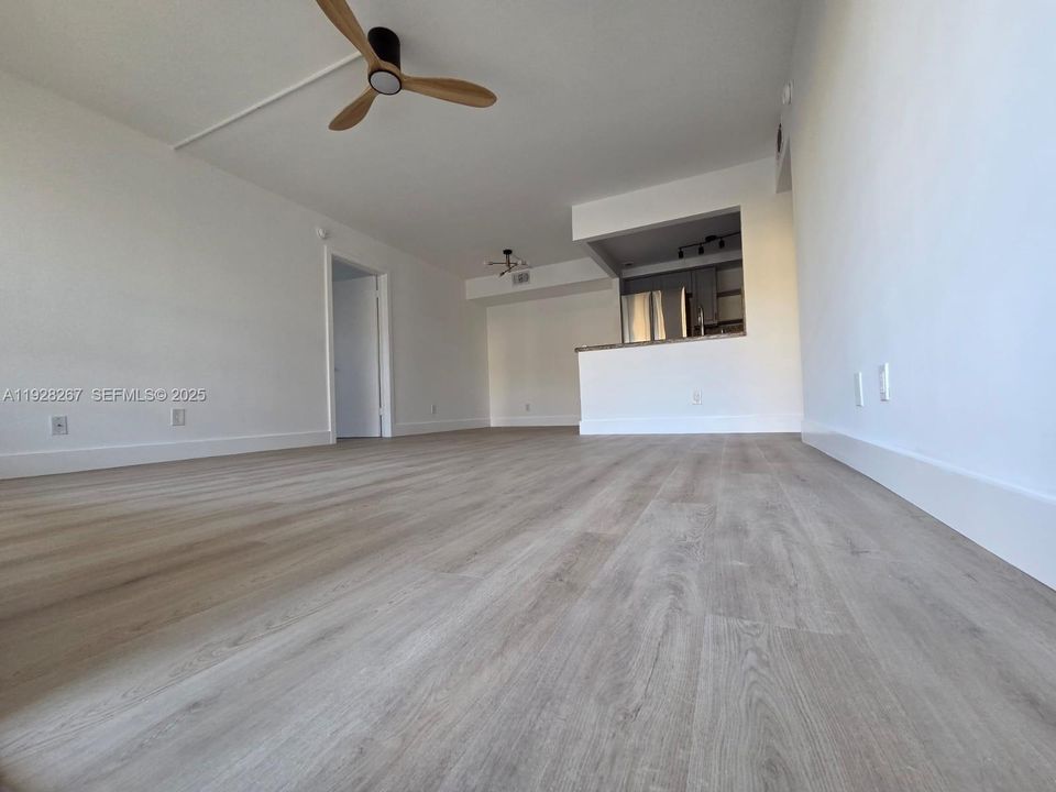 For Rent: $1,950 (2 beds, 2 baths, 760 Square Feet)