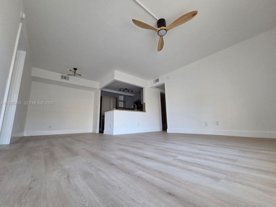 For Rent: $1,950 (2 beds, 2 baths, 760 Square Feet)