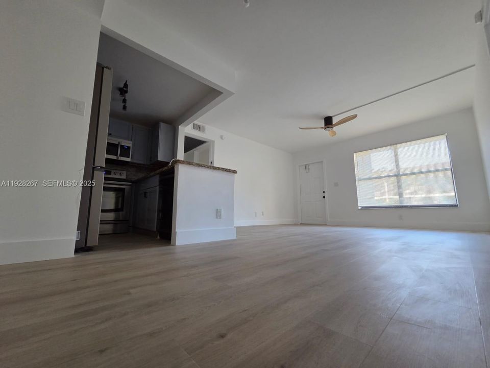 For Rent: $1,950 (2 beds, 2 baths, 760 Square Feet)