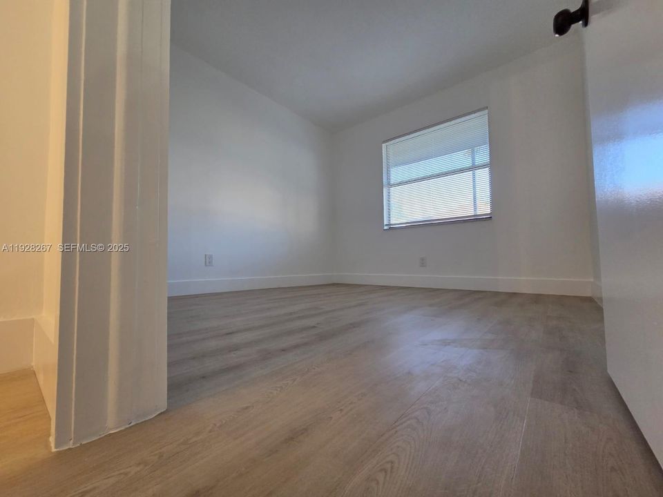 For Rent: $1,950 (2 beds, 2 baths, 760 Square Feet)