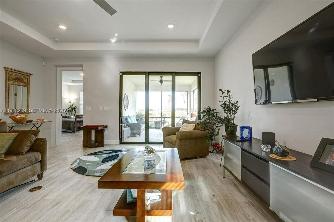 На продажу: $430,000 (2 спален, 2 ванн, 1777 Квадратных фут)