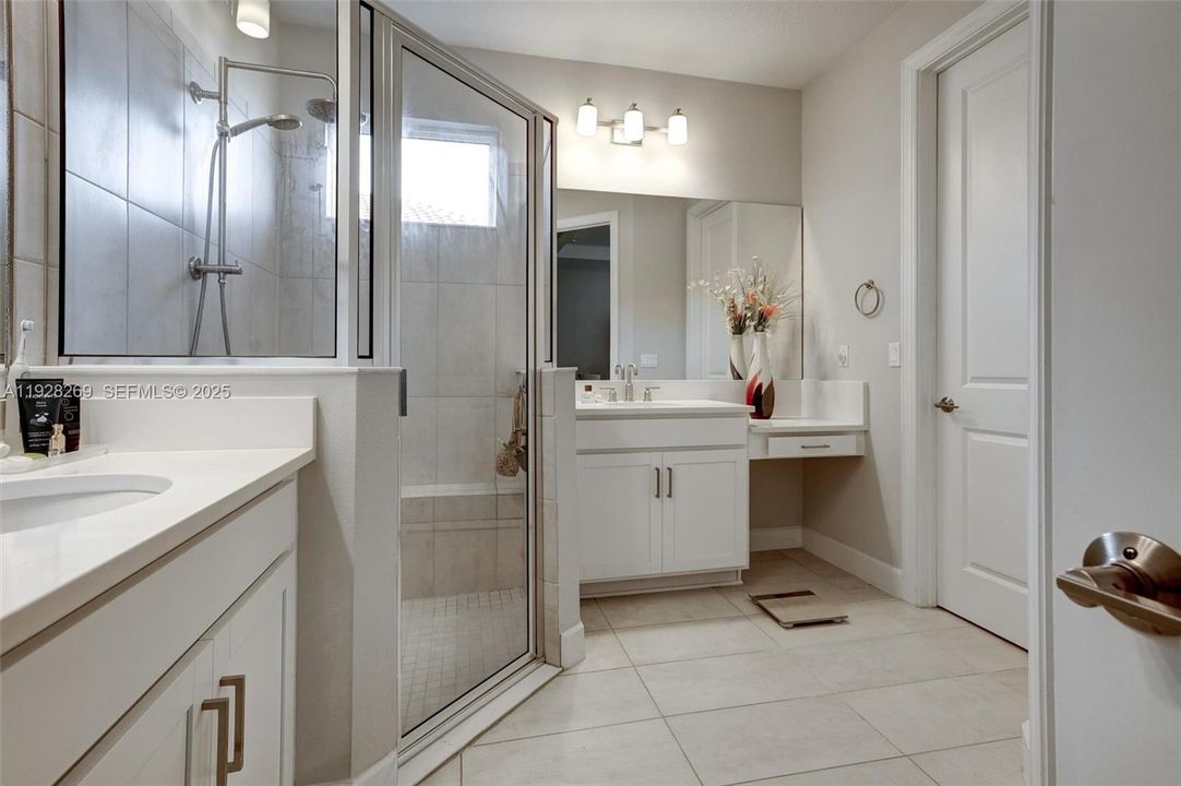 На продажу: $430,000 (2 спален, 2 ванн, 1777 Квадратных фут)