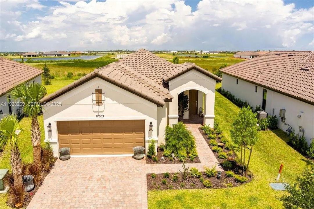 На продажу: $430,000 (2 спален, 2 ванн, 1777 Квадратных фут)