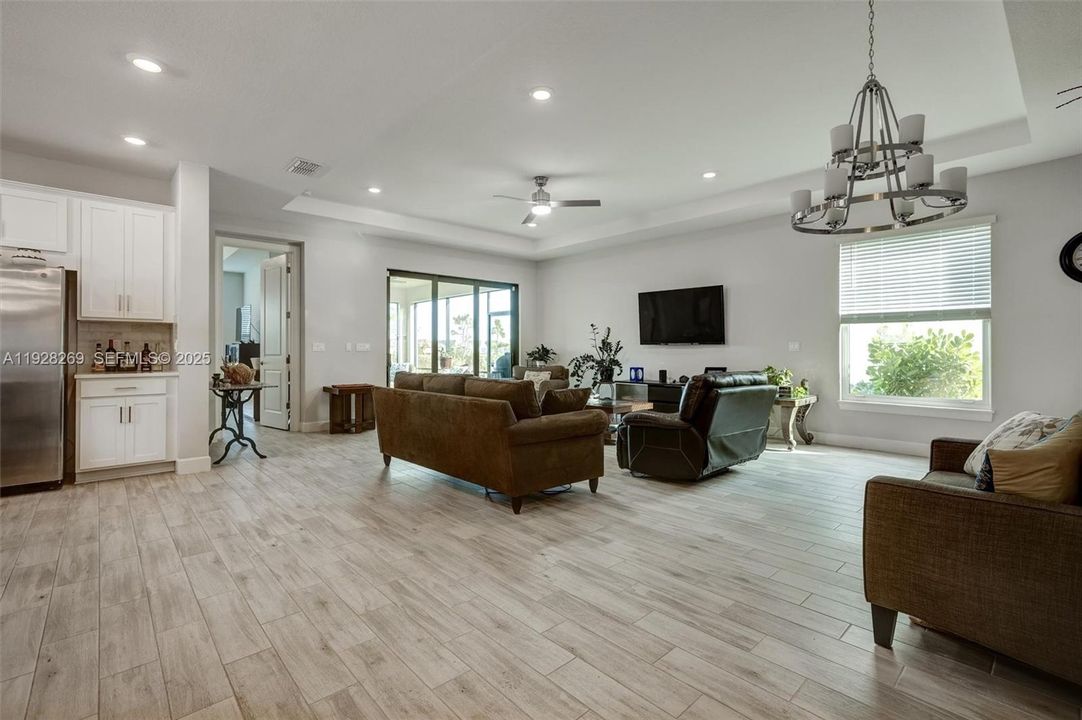 На продажу: $430,000 (2 спален, 2 ванн, 1777 Квадратных фут)