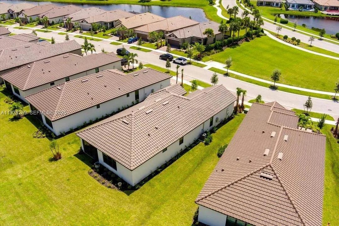 На продажу: $430,000 (2 спален, 2 ванн, 1777 Квадратных фут)