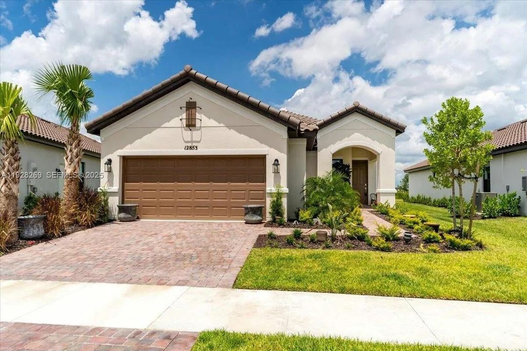 На продажу: $430,000 (2 спален, 2 ванн, 1777 Квадратных фут)