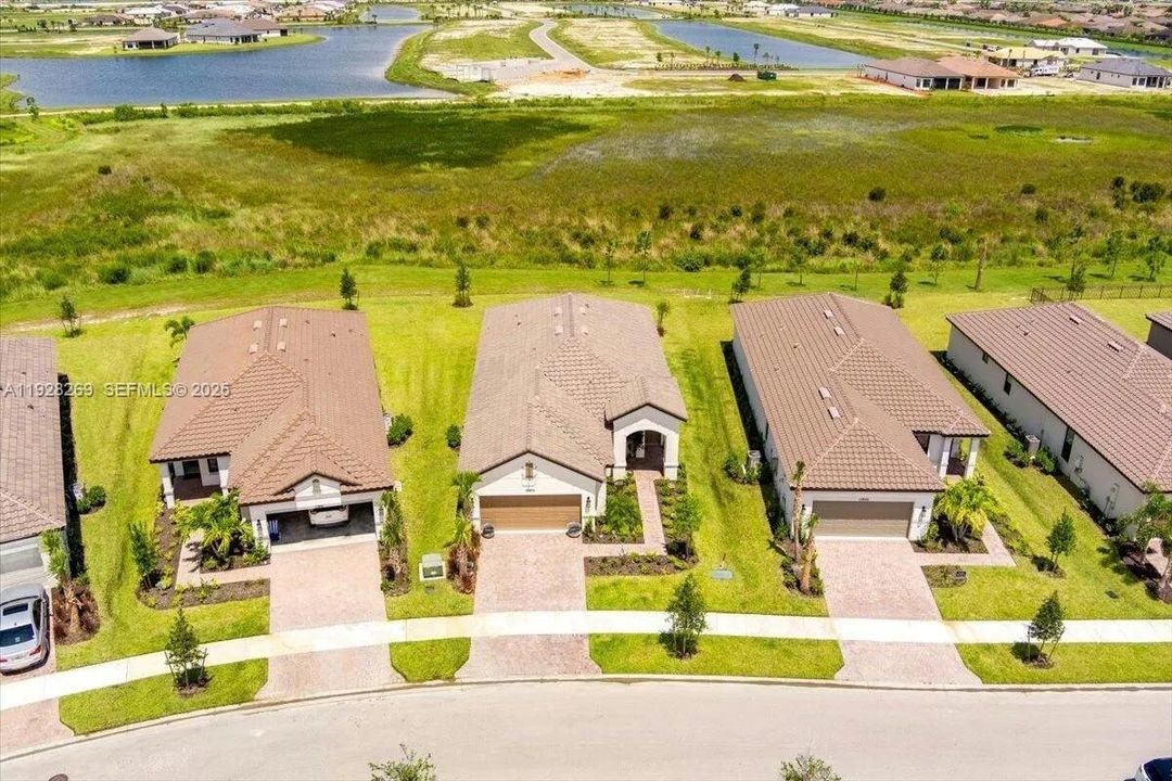 На продажу: $430,000 (2 спален, 2 ванн, 1777 Квадратных фут)