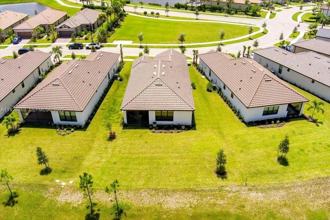 На продажу: $430,000 (2 спален, 2 ванн, 1777 Квадратных фут)