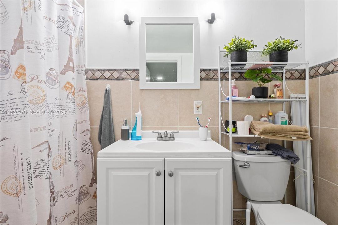 待售: $600,000 (4 贝兹, 3 浴室, 1393 平方英尺)