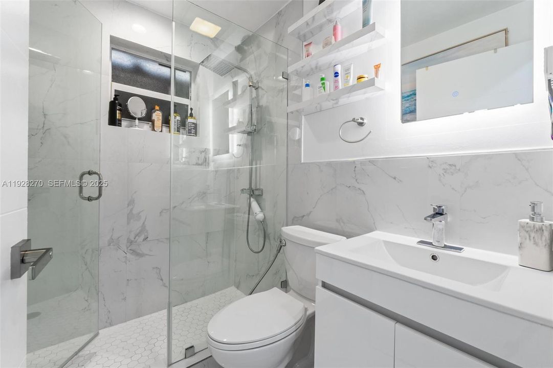 待售: $600,000 (4 贝兹, 3 浴室, 1393 平方英尺)