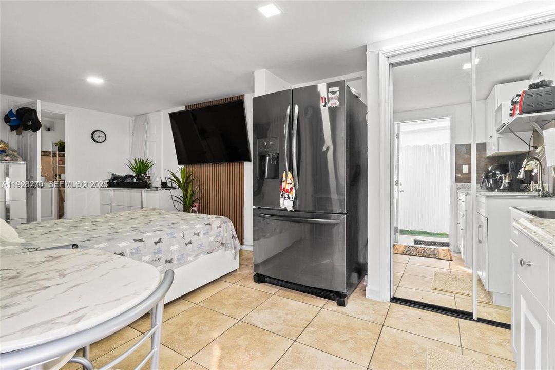 待售: $600,000 (4 贝兹, 3 浴室, 1393 平方英尺)