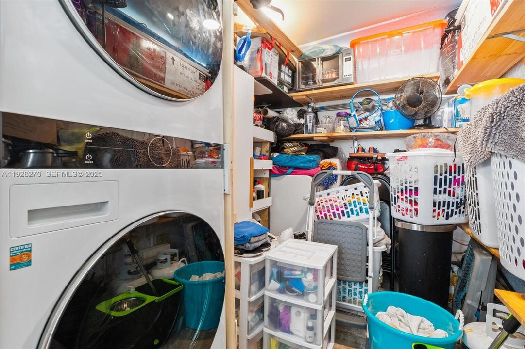 待售: $600,000 (4 贝兹, 3 浴室, 1393 平方英尺)