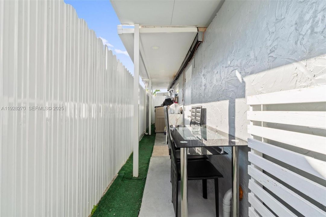 待售: $600,000 (4 贝兹, 3 浴室, 1393 平方英尺)