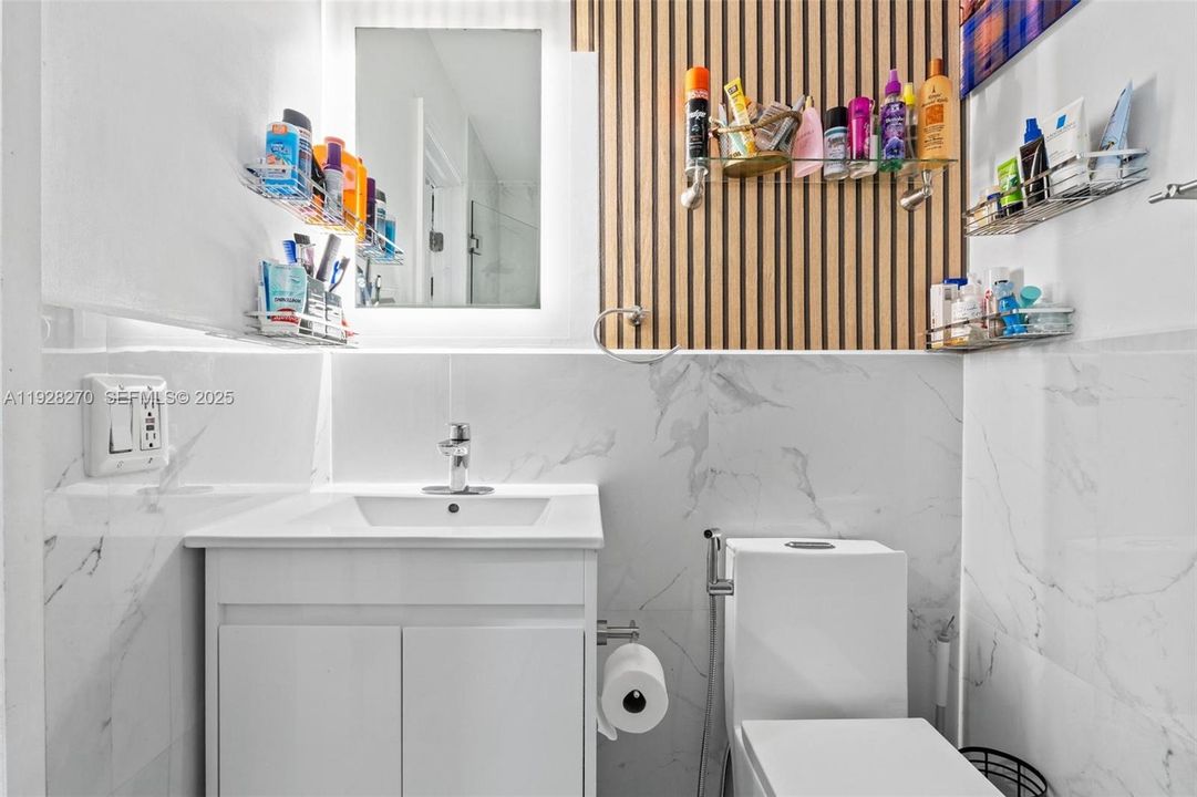 待售: $600,000 (4 贝兹, 3 浴室, 1393 平方英尺)