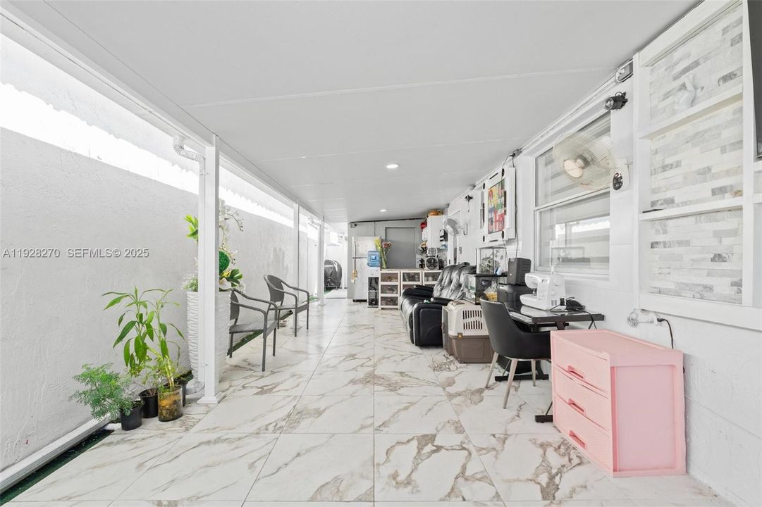 待售: $600,000 (4 贝兹, 3 浴室, 1393 平方英尺)