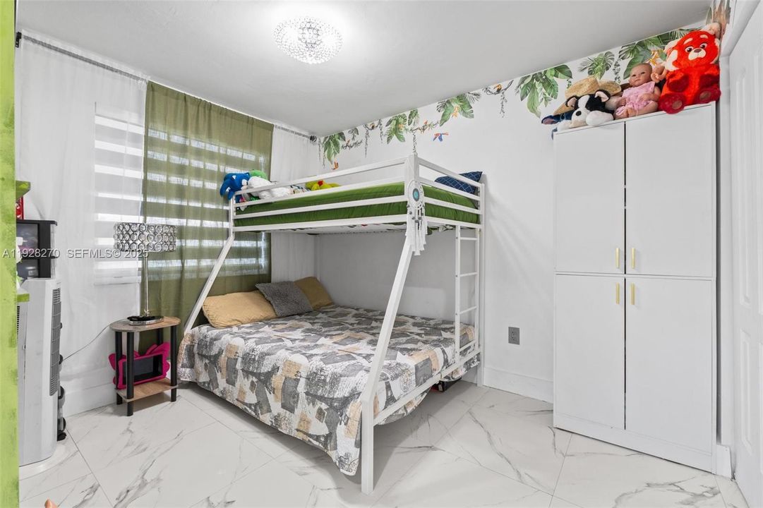 待售: $600,000 (4 贝兹, 3 浴室, 1393 平方英尺)