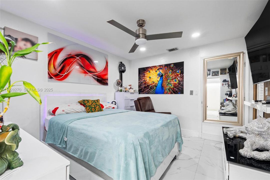 待售: $600,000 (4 贝兹, 3 浴室, 1393 平方英尺)