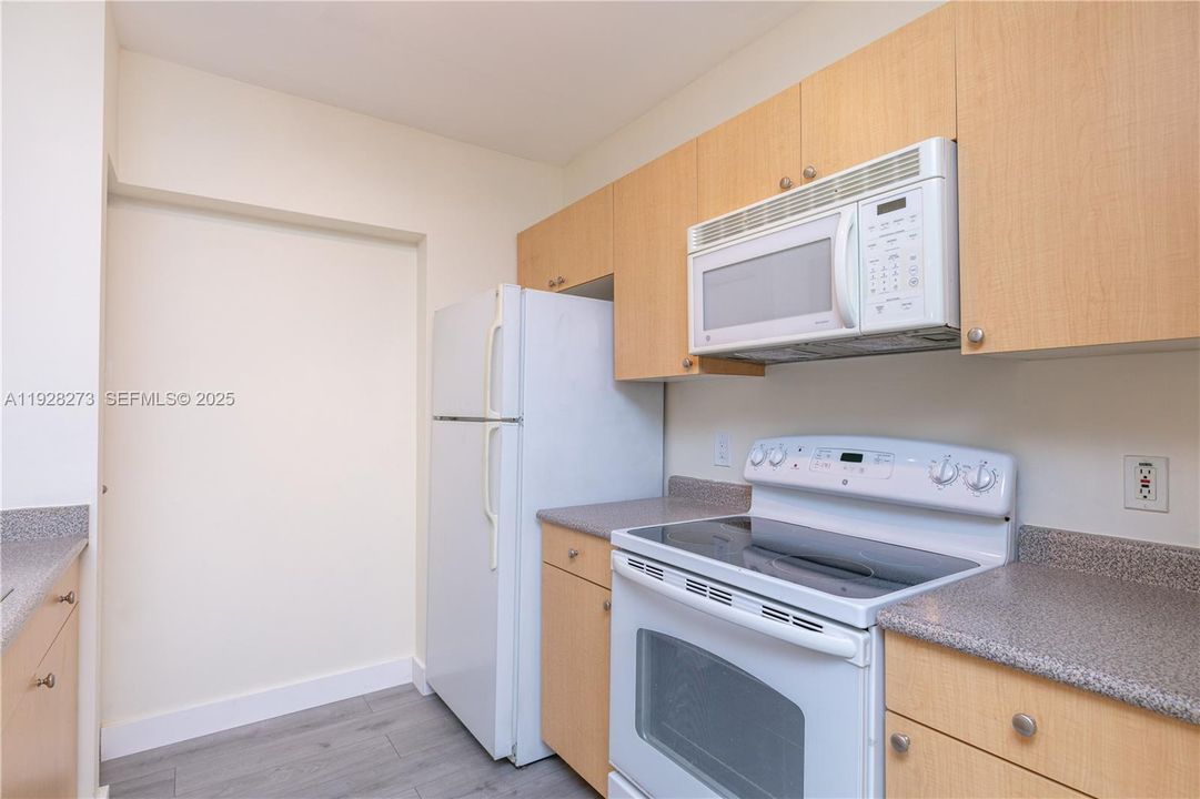 В аренду: $1,995 (1 спален, 1 ванн, 755 Квадратных фут)