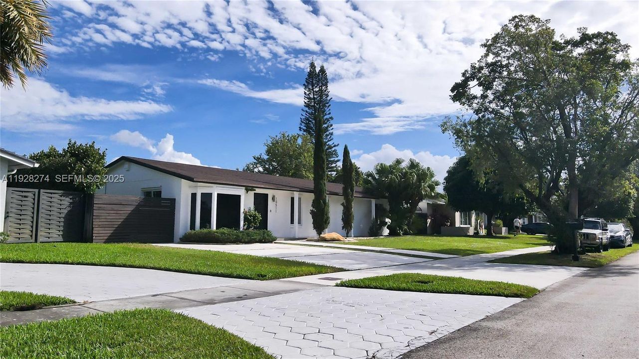 For Sale: $825,000 (3 beds, 2 baths, 1839 Square Feet)