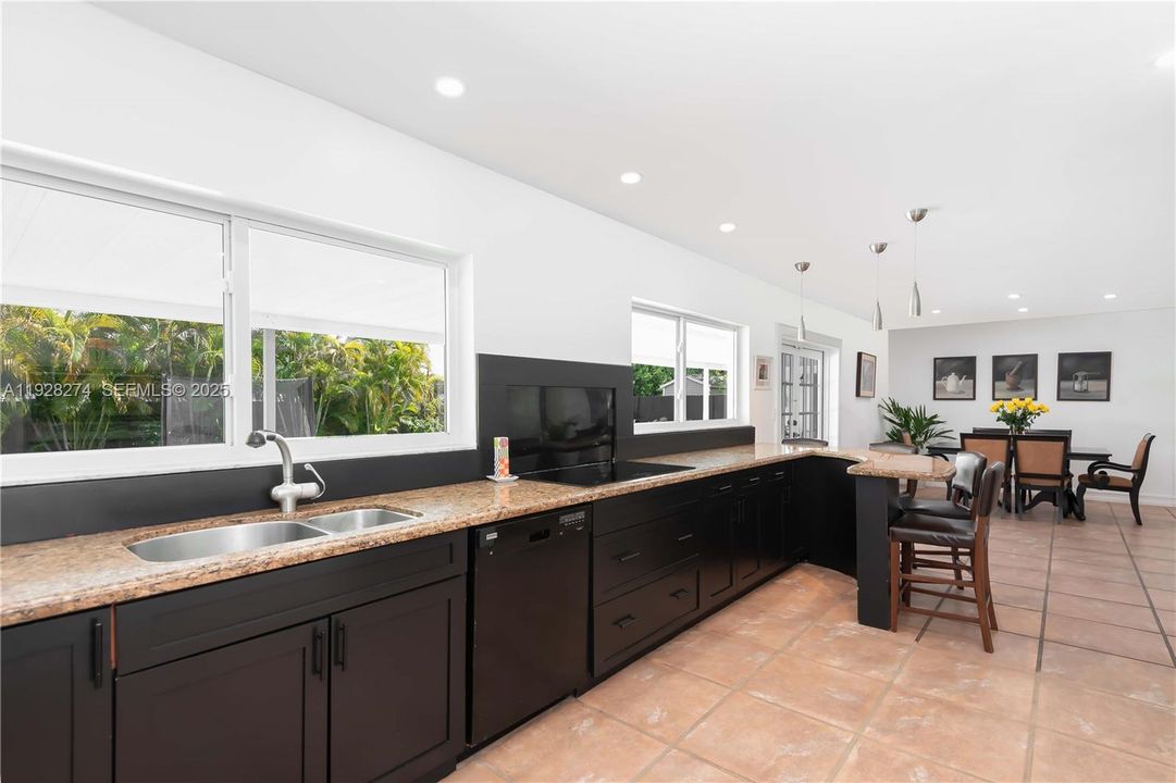 For Sale: $825,000 (3 beds, 2 baths, 1839 Square Feet)