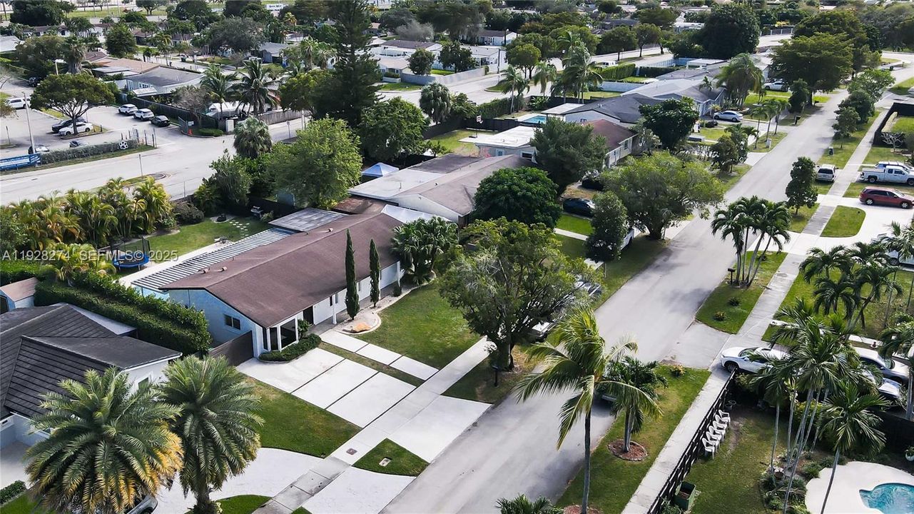 For Sale: $825,000 (3 beds, 2 baths, 1839 Square Feet)