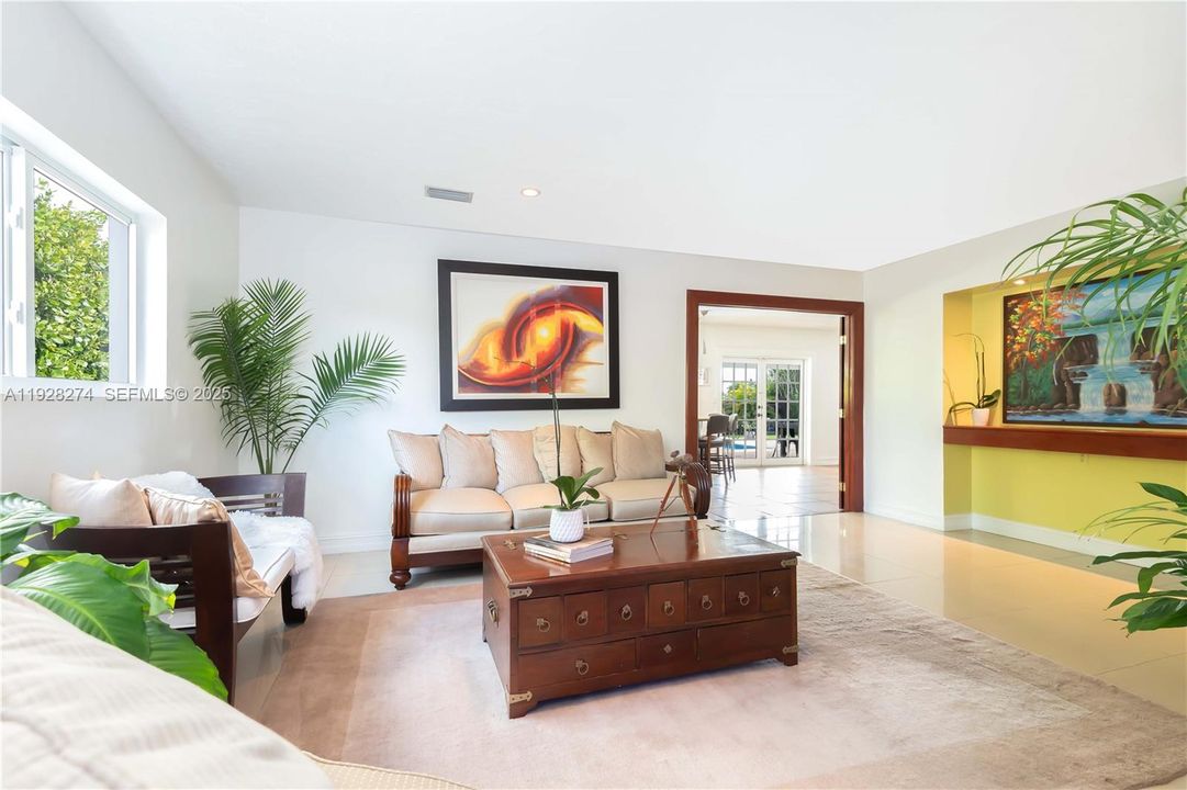 For Sale: $825,000 (3 beds, 2 baths, 1839 Square Feet)