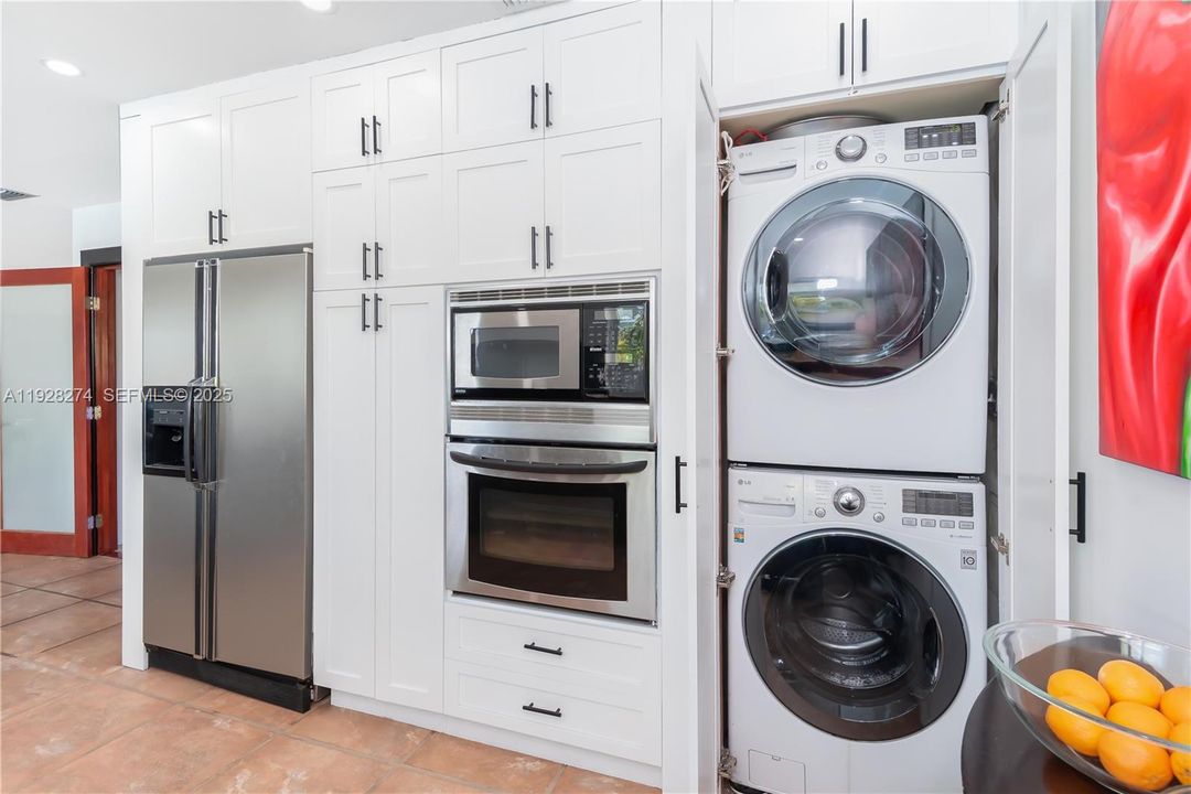 For Sale: $825,000 (3 beds, 2 baths, 1839 Square Feet)