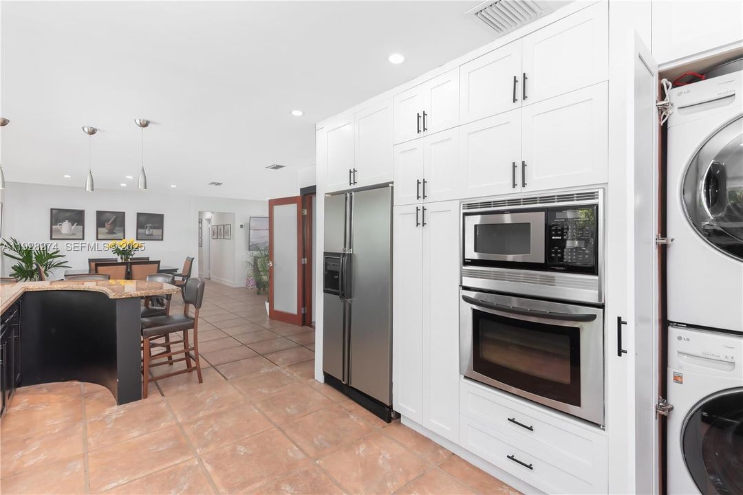 For Sale: $825,000 (3 beds, 2 baths, 1839 Square Feet)