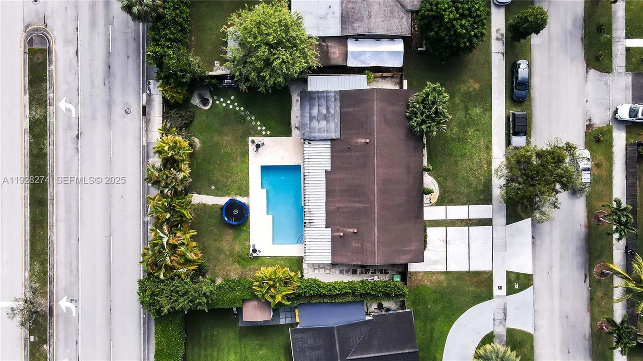 For Sale: $825,000 (3 beds, 2 baths, 1839 Square Feet)