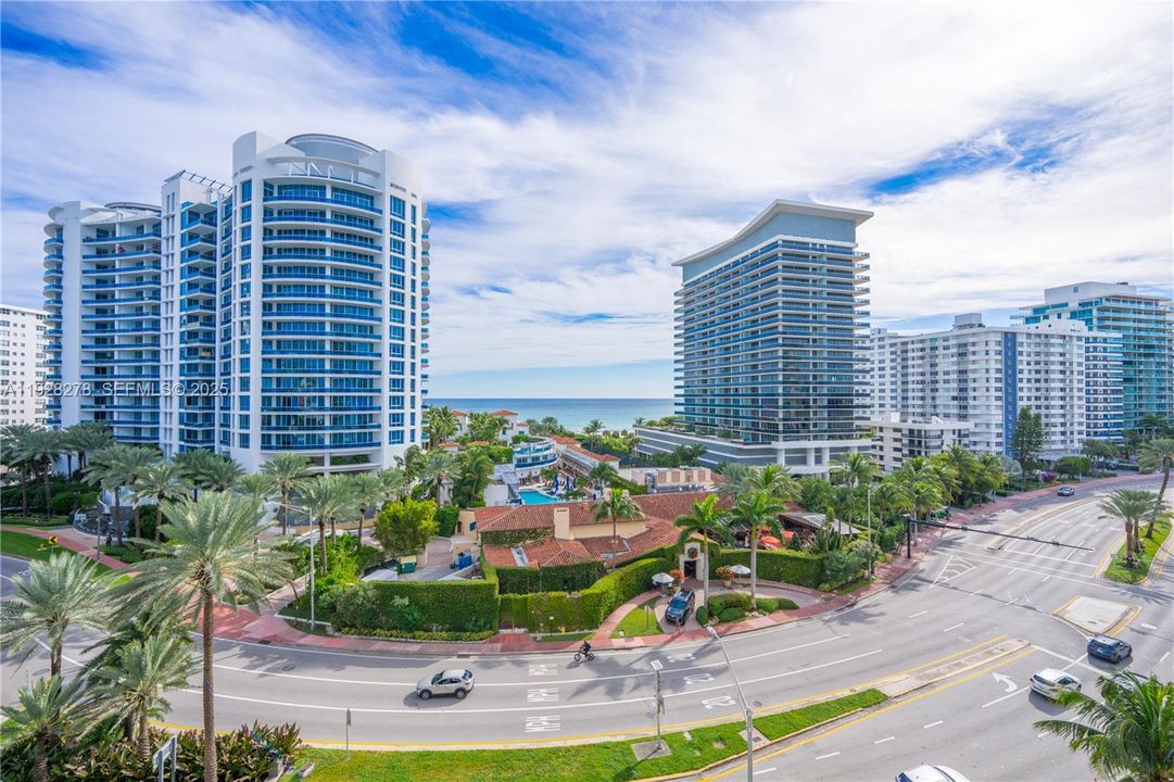 For Sale: $570,000 (2 beds, 2 baths, 970 Square Feet)