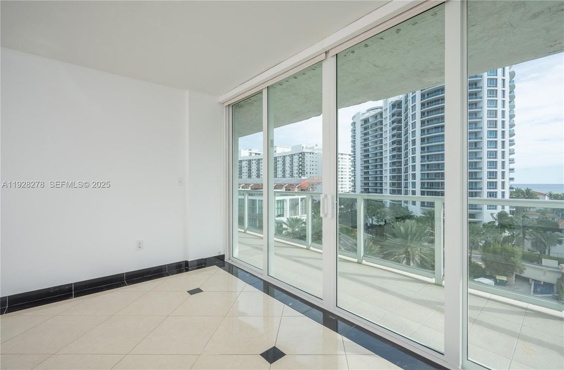 For Sale: $570,000 (2 beds, 2 baths, 970 Square Feet)