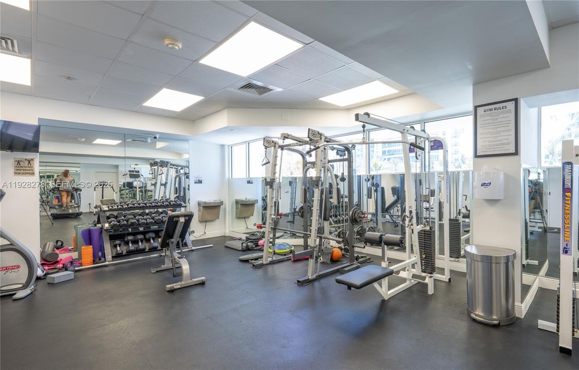 For Sale: $570,000 (2 beds, 2 baths, 970 Square Feet)