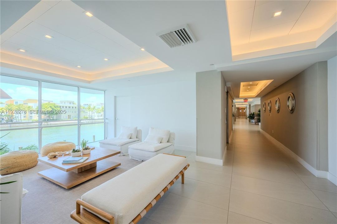 For Sale: $570,000 (2 beds, 2 baths, 970 Square Feet)