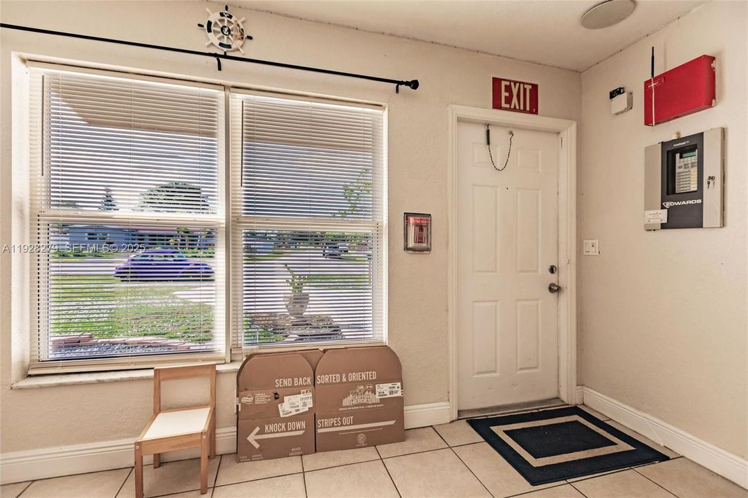 待售: $425,000 (4 贝兹, 3 浴室, 1520 平方英尺)