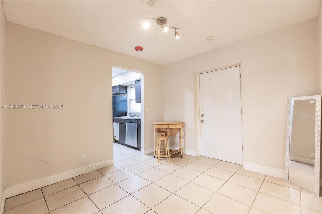 待售: $425,000 (4 贝兹, 3 浴室, 1520 平方英尺)