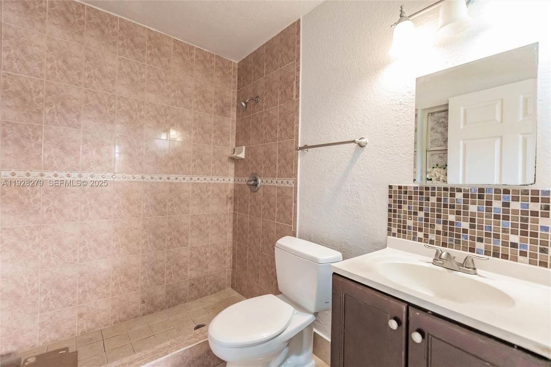 待售: $425,000 (4 贝兹, 3 浴室, 1520 平方英尺)