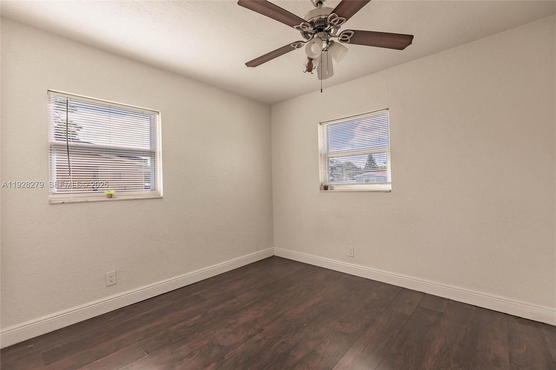 待售: $425,000 (4 贝兹, 3 浴室, 1520 平方英尺)