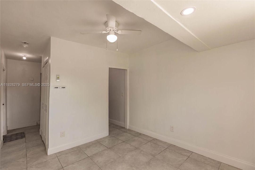 待售: $425,000 (4 贝兹, 3 浴室, 1520 平方英尺)